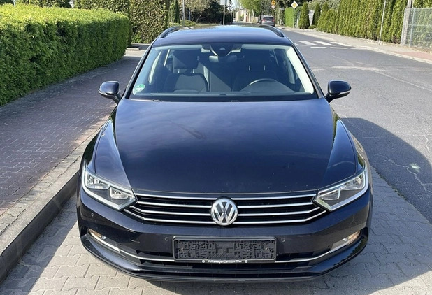 Volkswagen Passat cena 56500 przebieg: 92900, rok produkcji 2019 z Rakoniewice małe 277